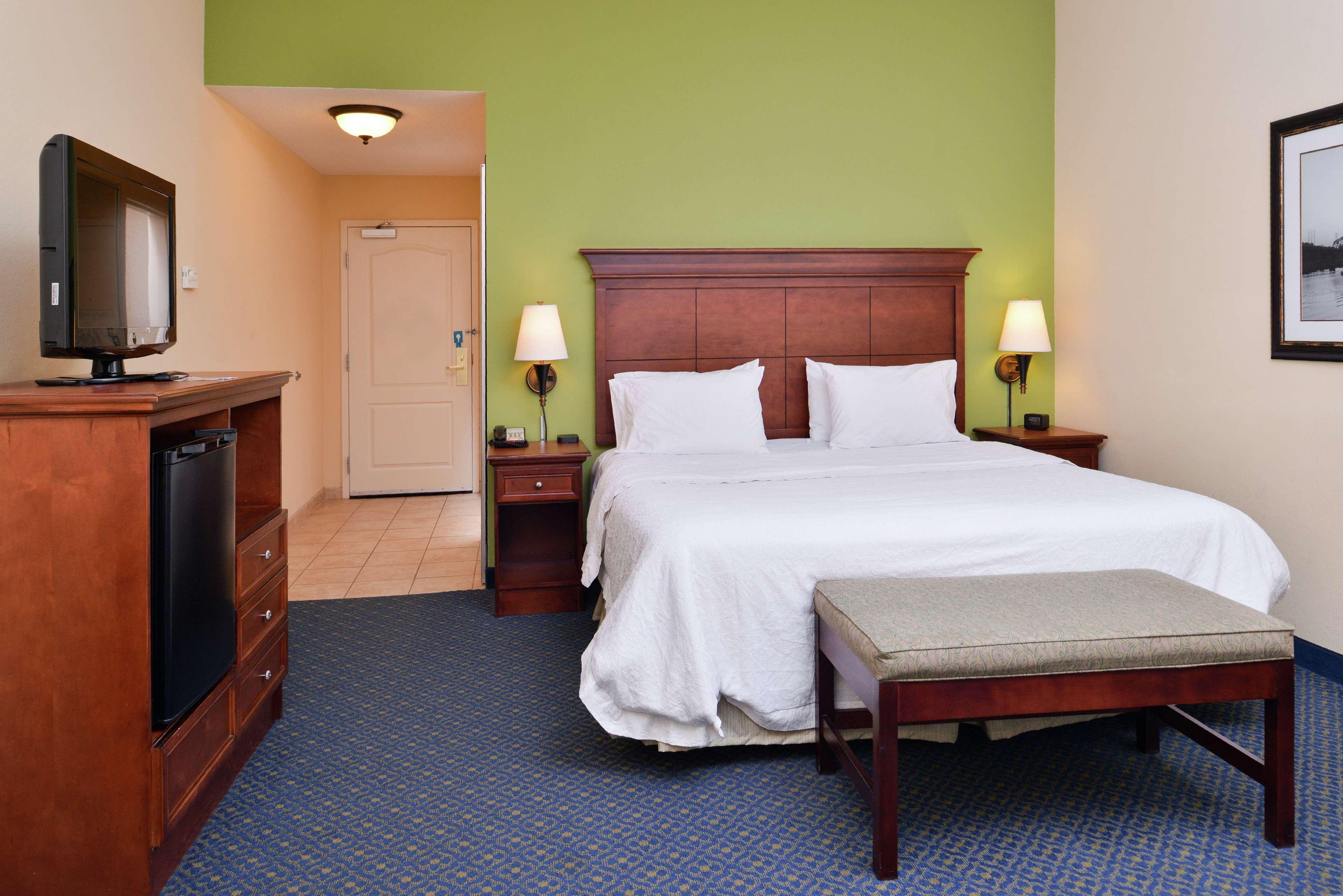 Hampton Inn Jackson-College Avenue Exterior photo