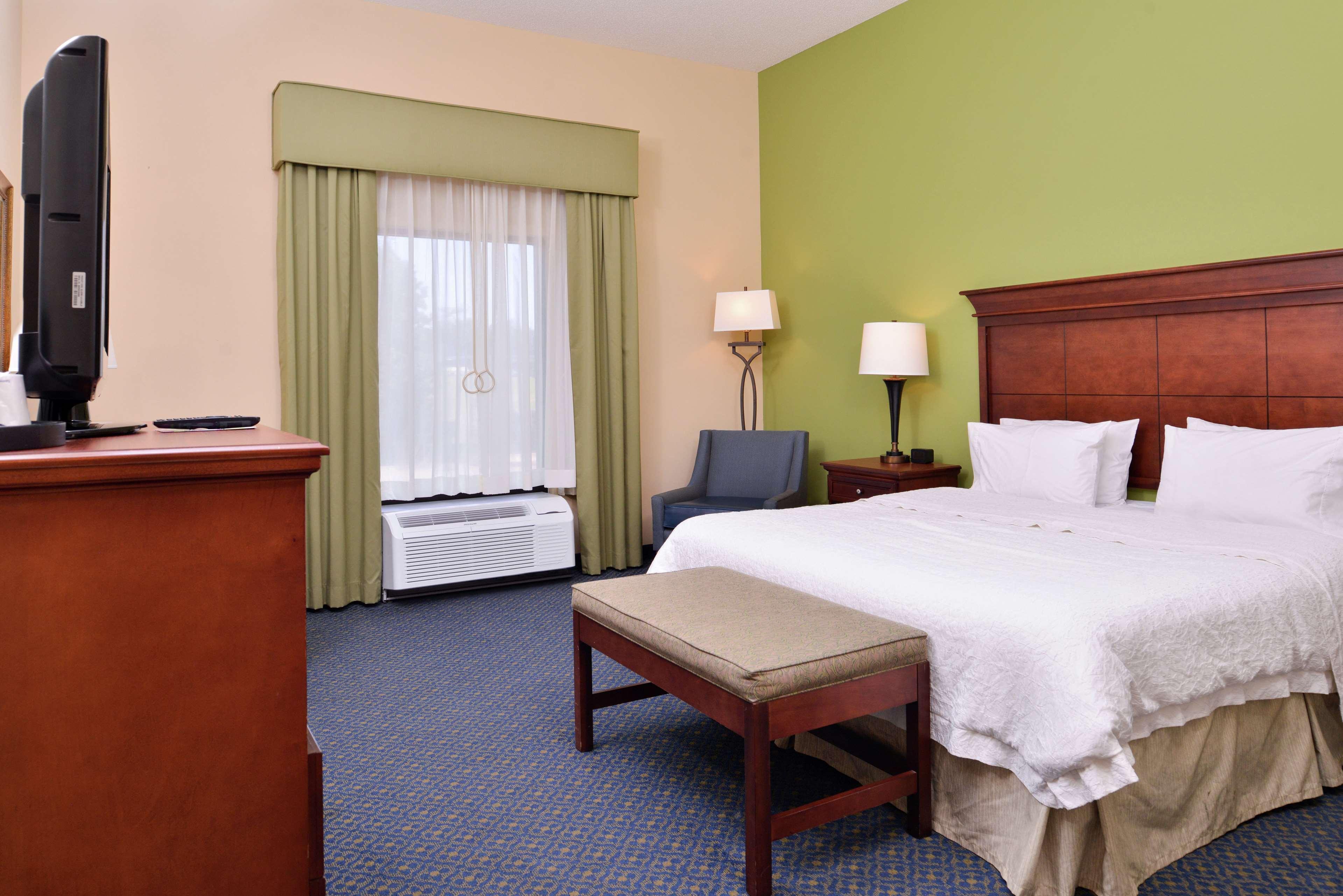 Hampton Inn Jackson-College Avenue Exterior photo