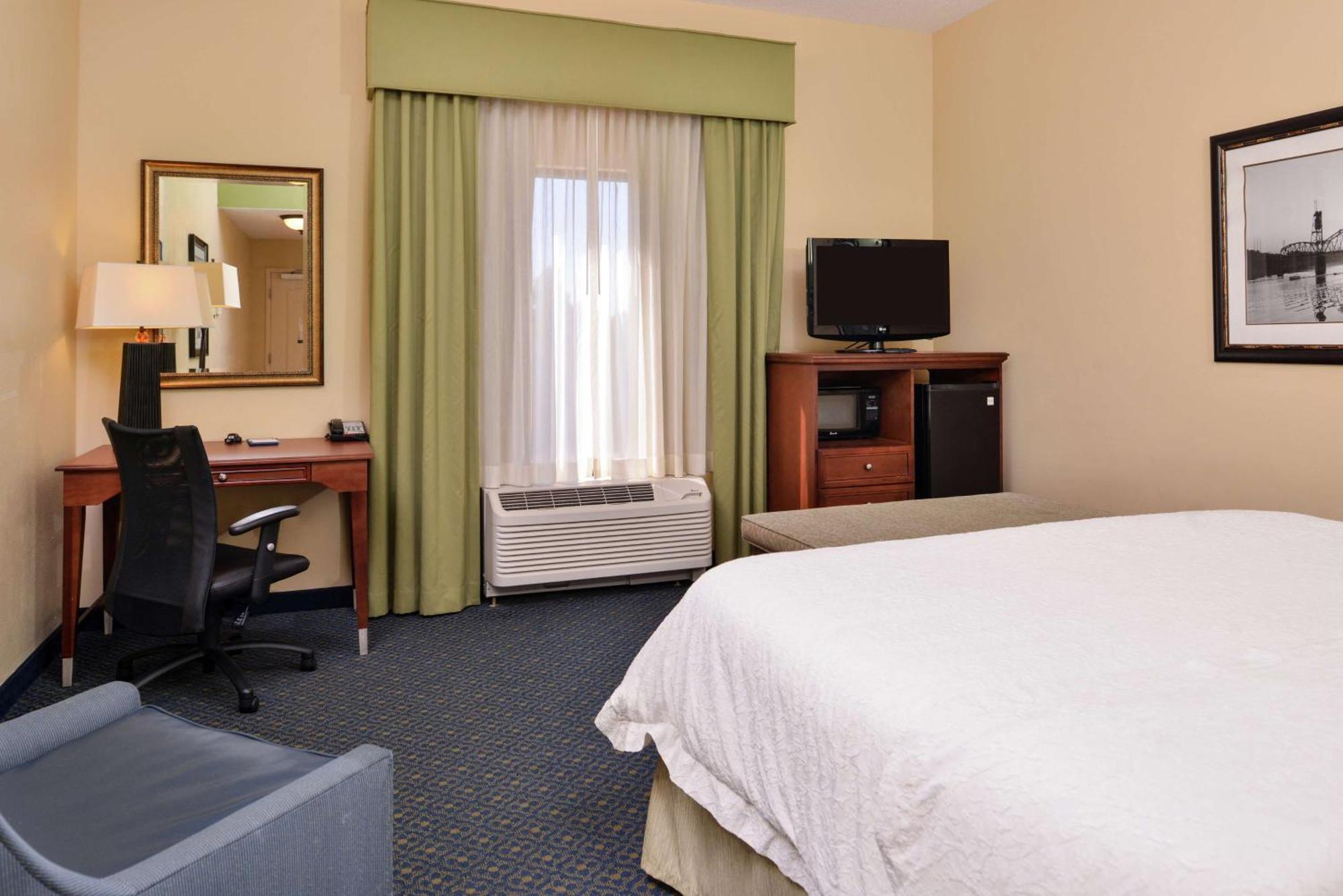 Hampton Inn Jackson-College Avenue Exterior photo